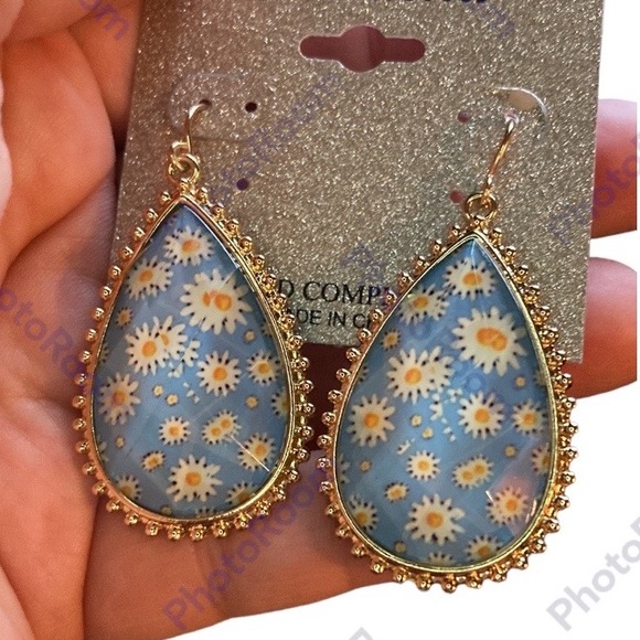 Natasha Fashion Faceted Teardrop Earrings Blue & Yellow Daisies Gold Col… - Picture 3 of 8